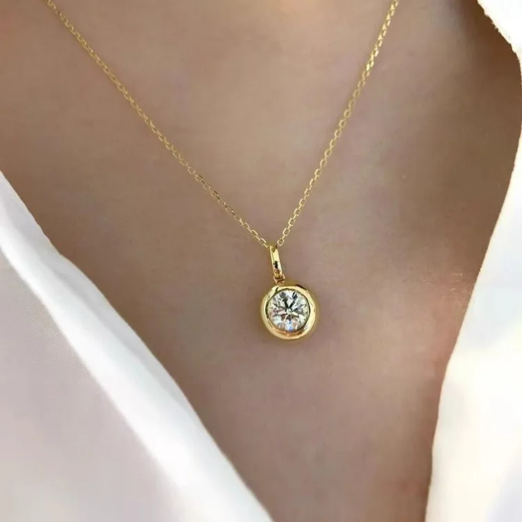 Simple 1CT Round Bezel Setting Moissanite Pendant Necklace For Women 925 Silver Plated With Clavicle Bubble Chain Jewelry