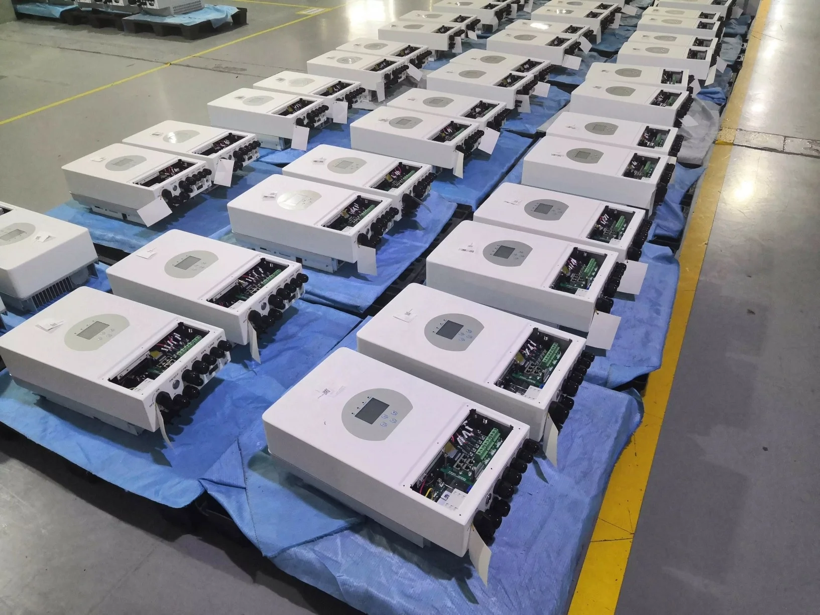 Deye SUN-5/6/8/10/12K-SG04LP3 Three Phase 2Mppt 5kw 8kw 12kw Hybrid Solar Inverter