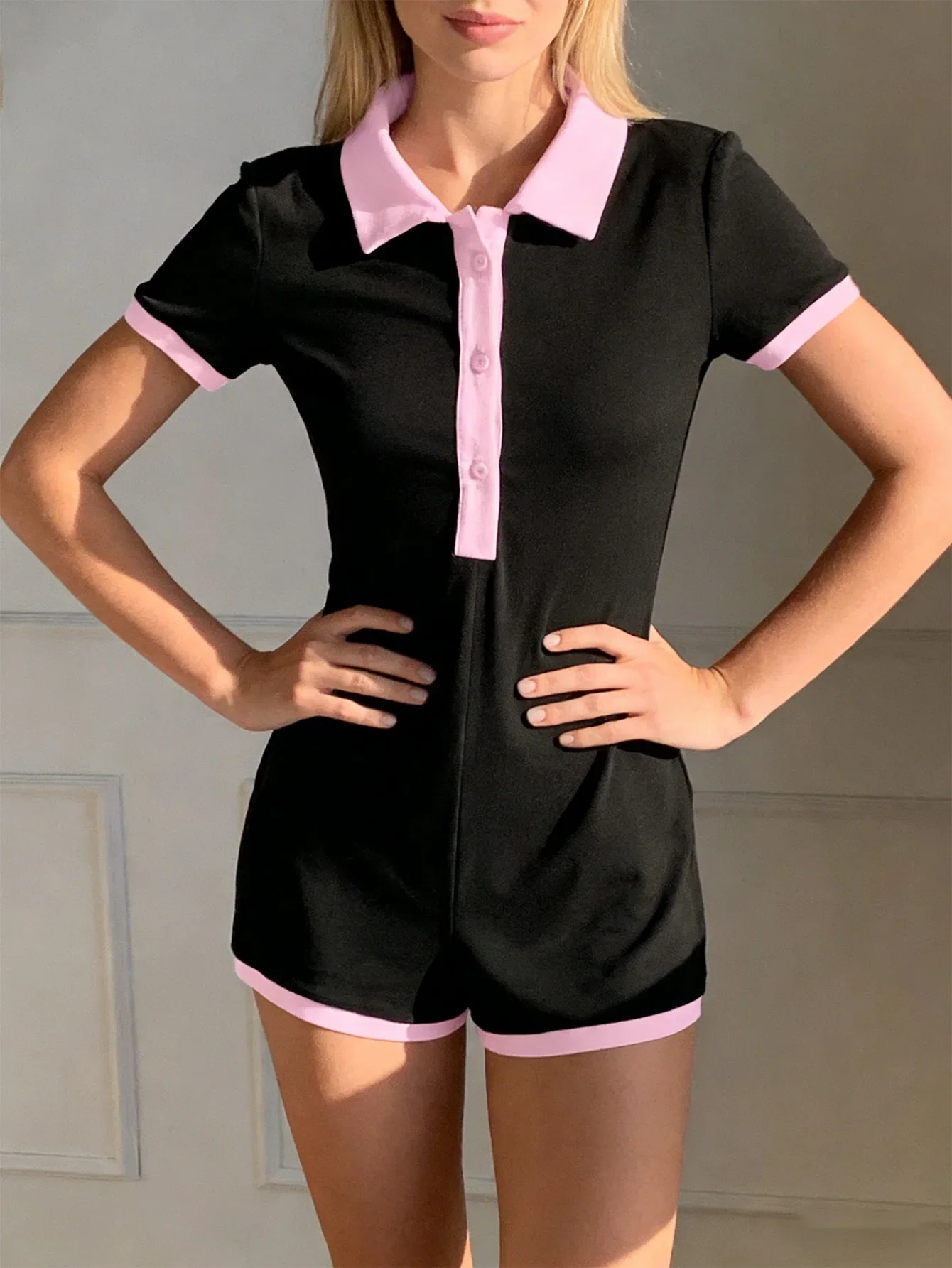 จั๊มสูทสีดำและสีชมพู ชุดโยคะและฟิตเนส ช่วยให้ดูผอมลง สวมใส่ได้ทั้งนอกบ้านและอยู่บ้าน จั๊มสูทขาสั้น