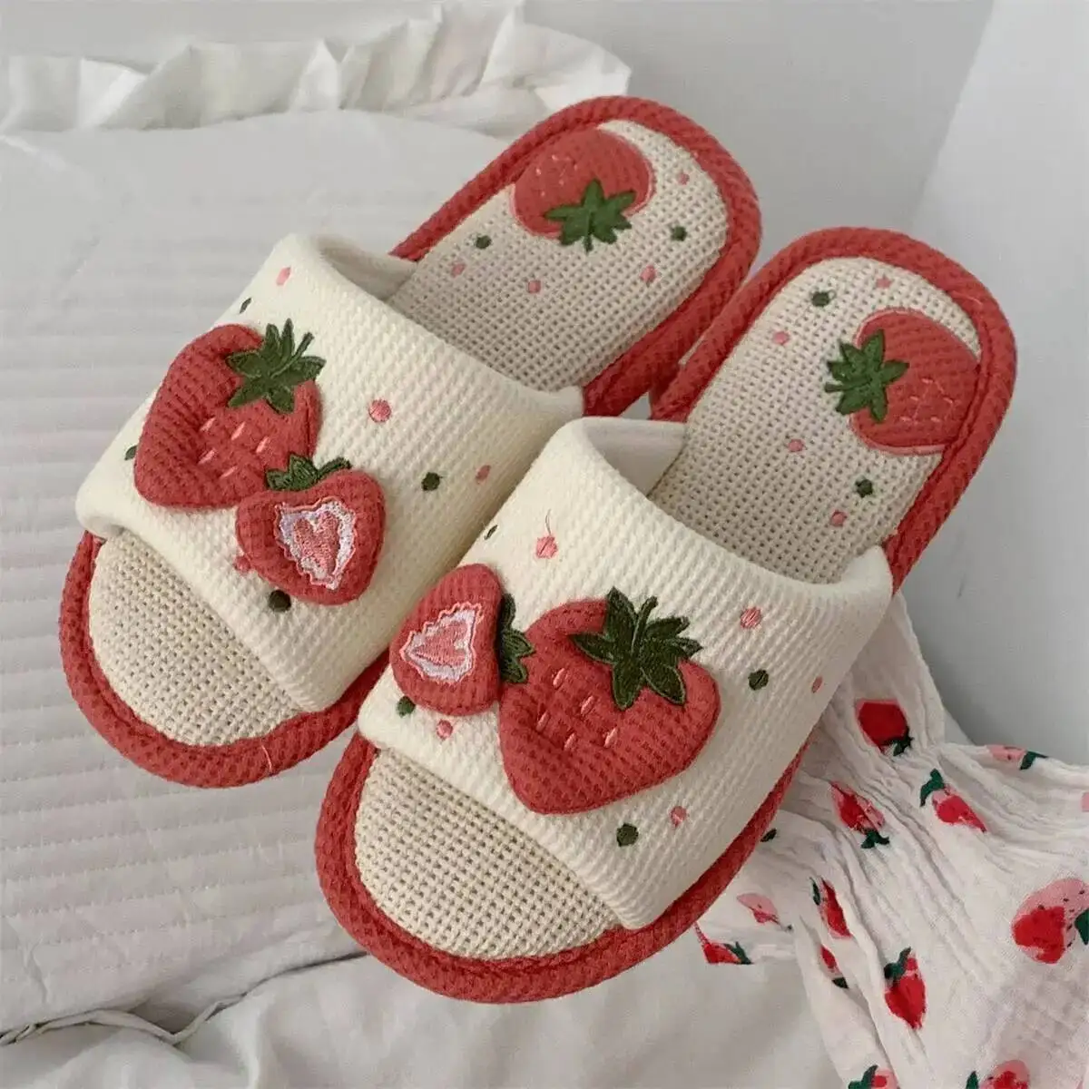 

All Season Women's Floor Slippers Ins Strawberry Design Home Non Slip Silent Sweat Indoor Household Linen Slippers