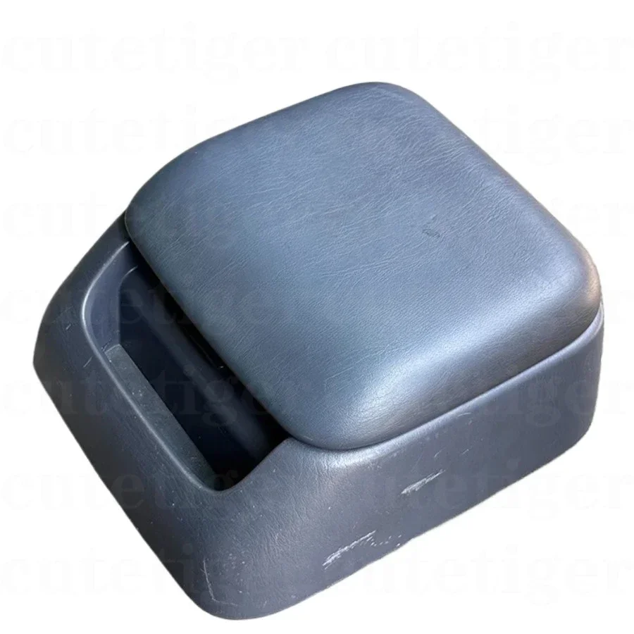 Suitable for Toyota Overbearing 2700 3400 LC95 armrest upper cover, high version 96-02 original dismantling car   used products
