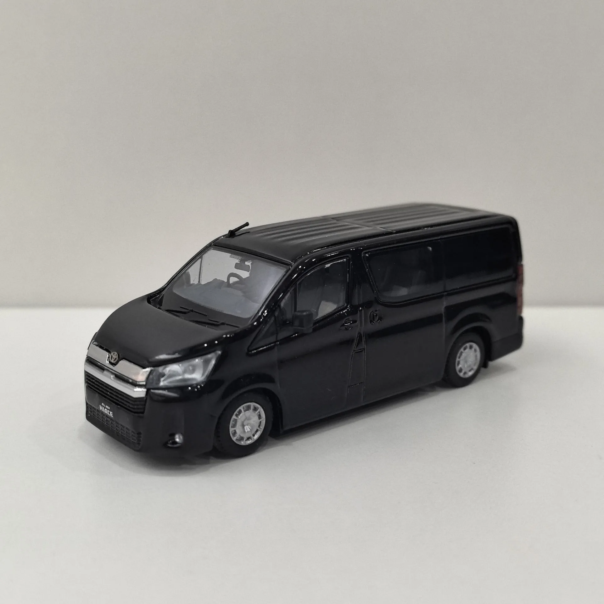 Diecast Model1 Scala 1:64 Sea Lion HIACE 300 MPV Toyota Business Van Modello di auto in lega Giocattolo da collezione Regalo Souvenir Display