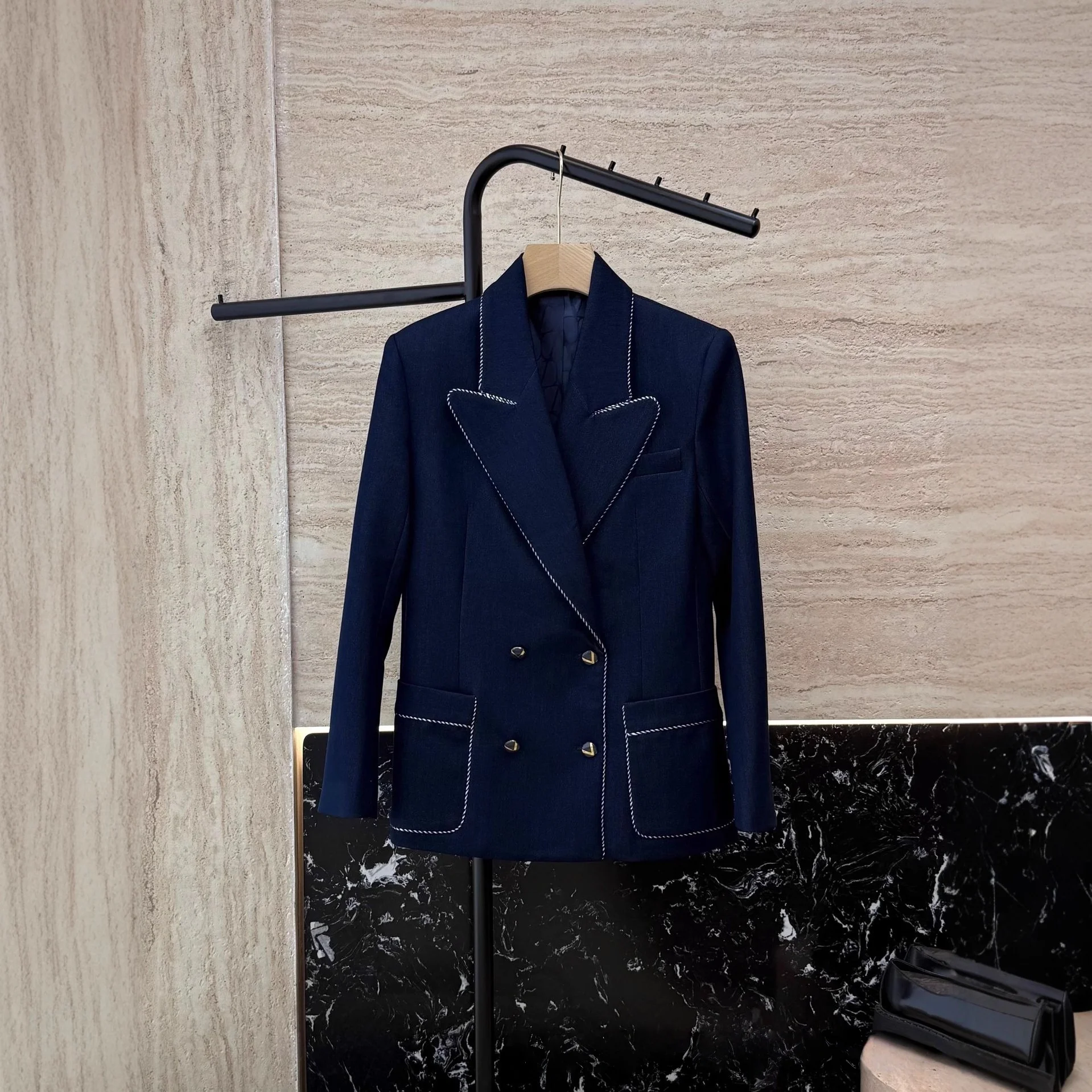 Women's Autumn and Winter New Design Sense Contrast Edge Suit