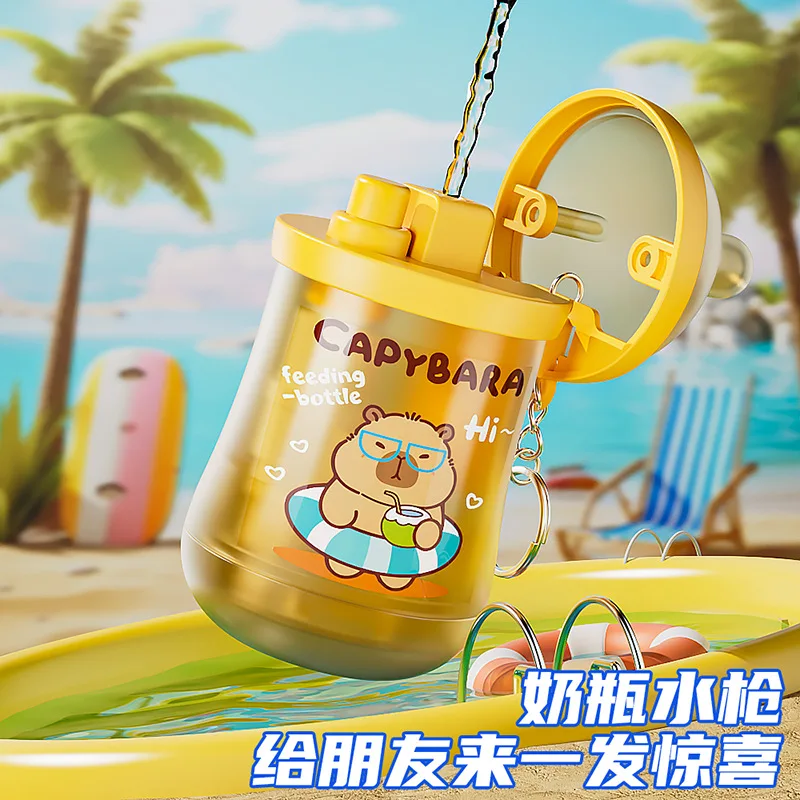 Creativo Mini Bottiglia di Latte Pistola Ad Acqua Portachiavi Ciondolo Con Luce Per Bambini Cartoon Pistola Scherzo Giocattolo Per Bambini Interattivi Giochi D'acqua