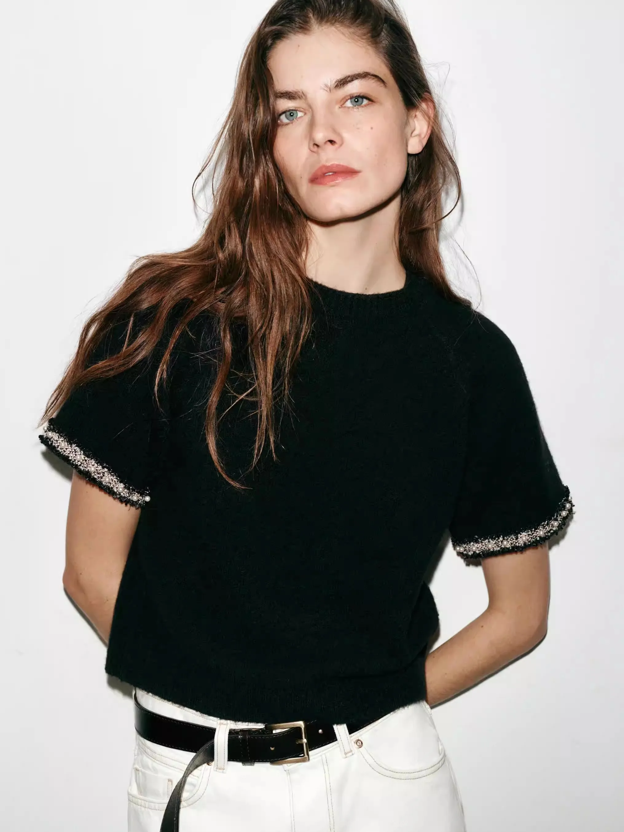 Spring New Arrival Women's Knitted Top Pearl Embellished Short Sleeve round Neck Casual Style Fashion Ladies' Knitwear