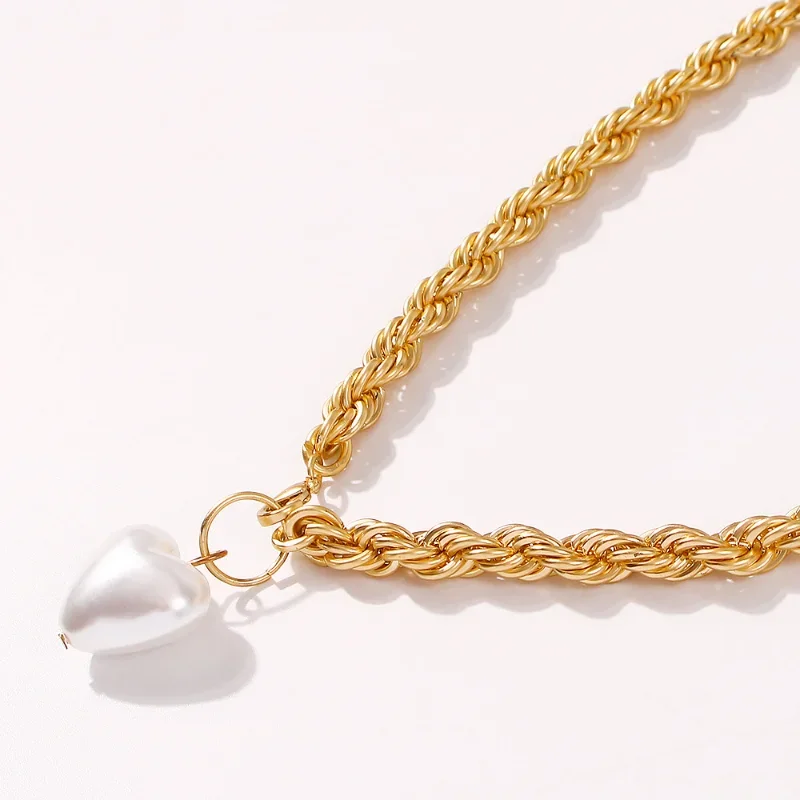 

Vintage Fashion Gold Metal Cuban Thick Chain Necklace Heart Imitation Pearl Pendant Necklace for Women Trendy Pop Jewelry Gifts