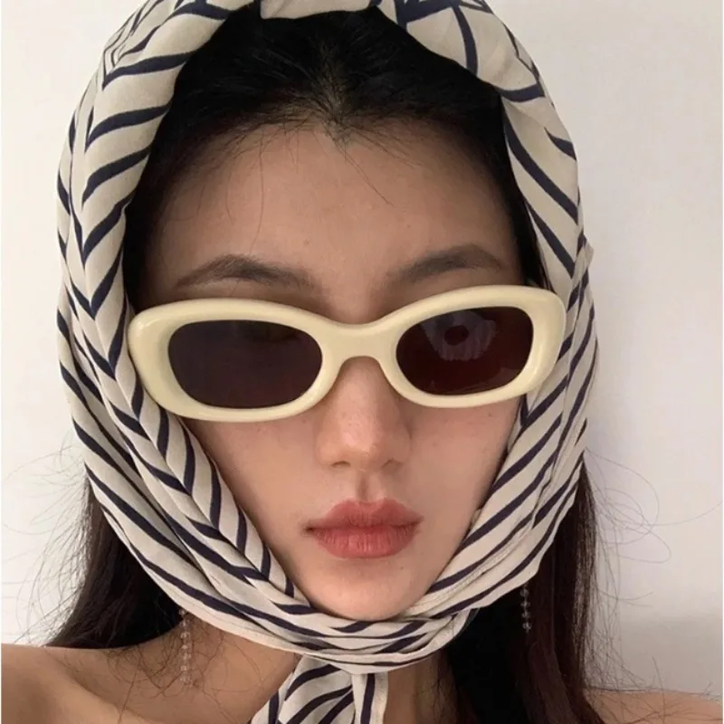 Vintage-Sonnenbrille mit kleinem Rahmen für Damen, modische Farbtöne, oval, schwarz, Retro