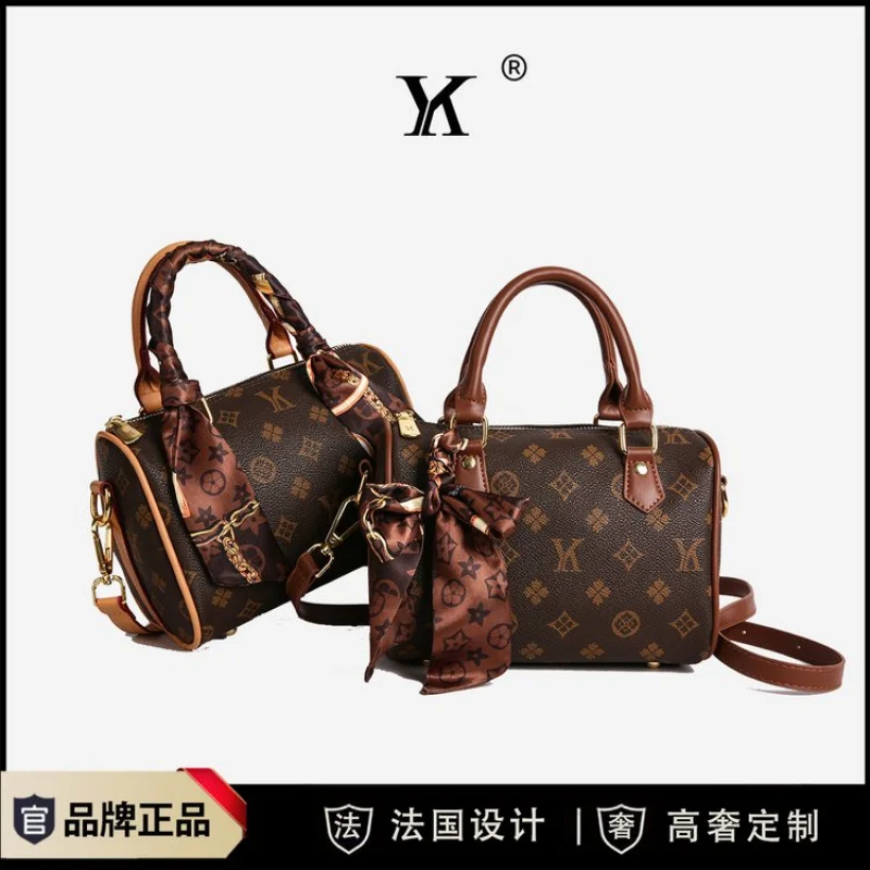 

Ladies Tote Bag Made Of Herringbone Leather Boasting High-End Quality And Commuter Paris Style​