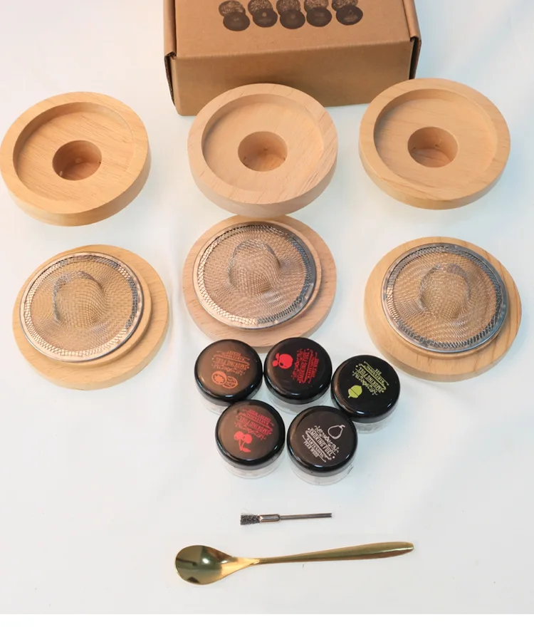 

New Smoking Master Cocktail Smoker Kit with 4 Natural Flavors Wood Chip Infuser for Bourbon Whiskey Old Fashioned Drink Smoker