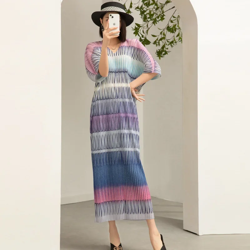 

Women's summer dresses Miyake Pleated Fashion loose V-neck bat-sleeved gradient color dress