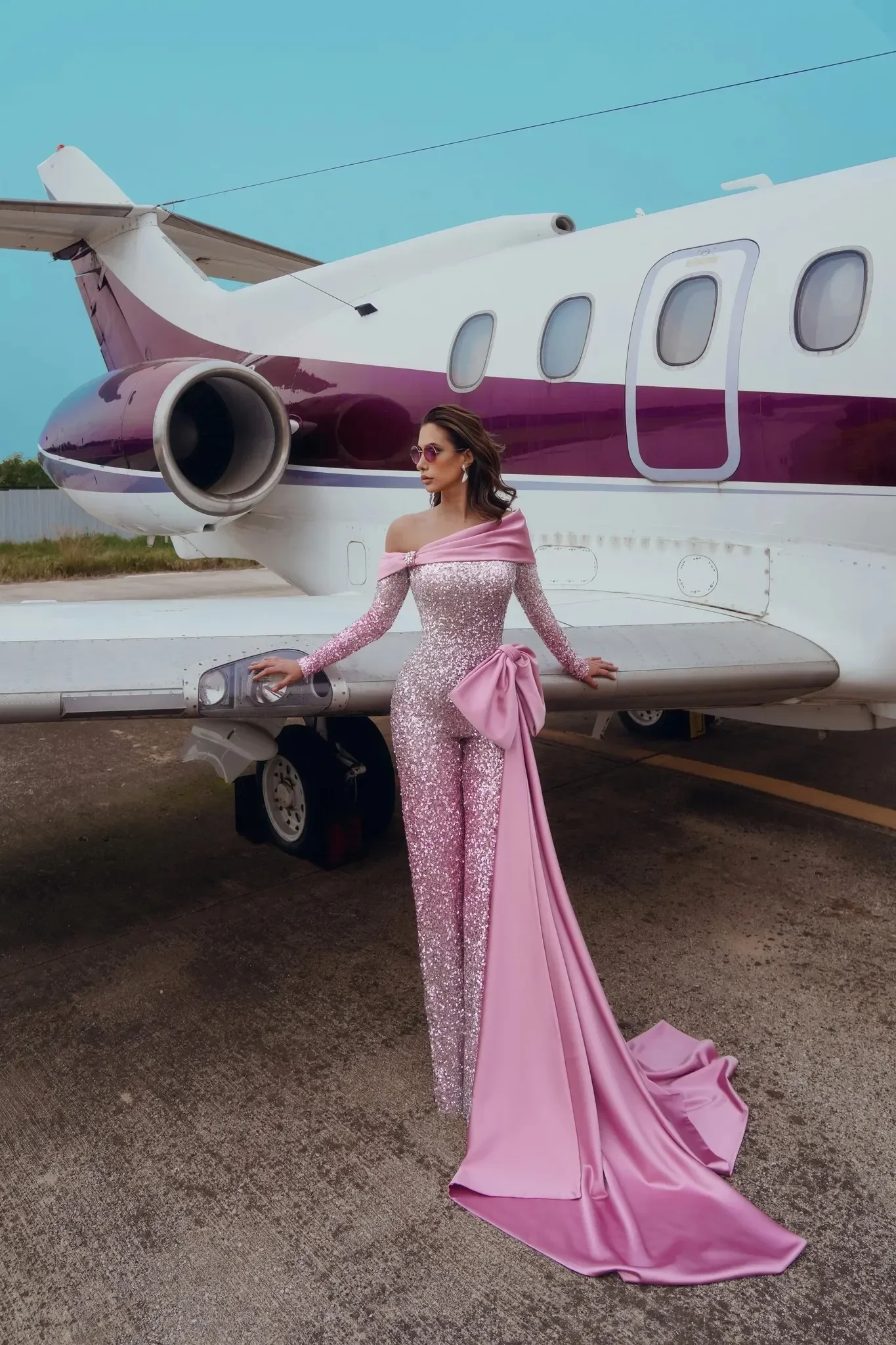 Элегантные платья для выпускного вечера на одно плечо, комбинезоны с блестками, вечернее платье с длинным рукавом и галстуком-бабочкой, вечернее платье знаменитостей