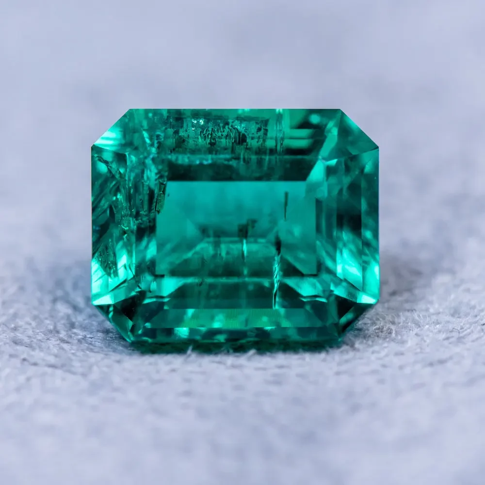 Laborgezüchtete Kolumbianische Smaragde Größe 6x8mm Hydrothermaler Smaragd Handgeschliffen Mit Rissen und Einschlüssen Innen Wählbar mit AGL-Zertifikat – Detail 8