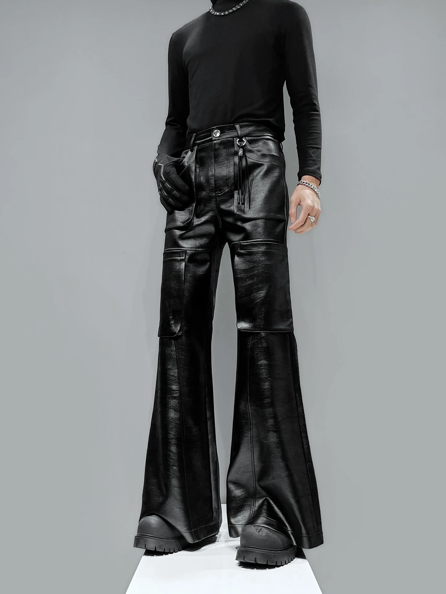 

Новинка: Мужские повседневные брюки-клеш с эффектом кожи, с высокой талией, длинные, модный дизайн, осенняя коллекция