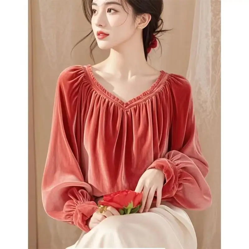 여성 살구색 골드 벨벳 블라우스, 유니크하고 예쁜 상의, 고급스러운 동안, 세련된 가을