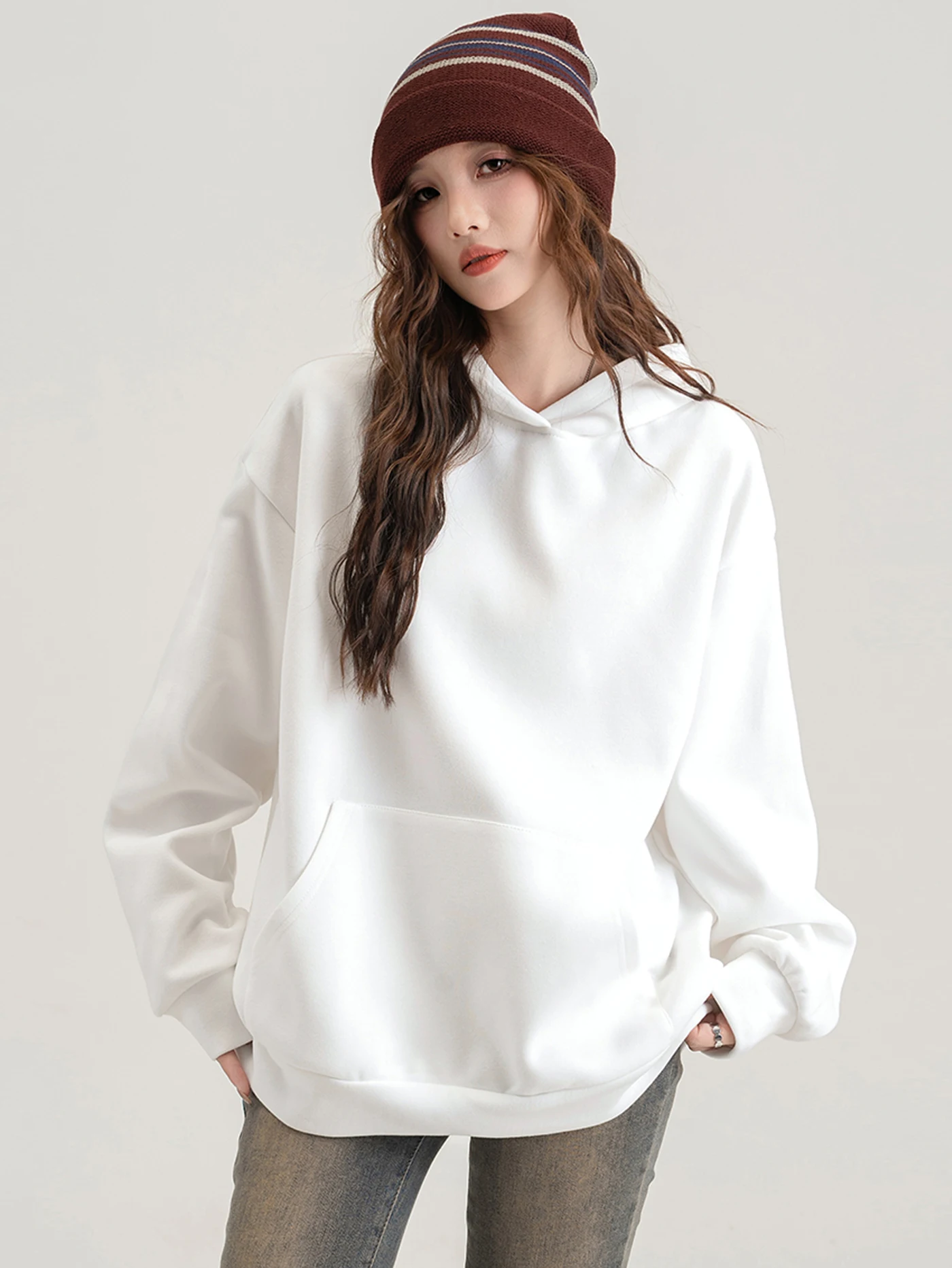 Autumn new style with plush and thickened design, round neck hoodie, fashionable and trendy, versatile for daily commuting