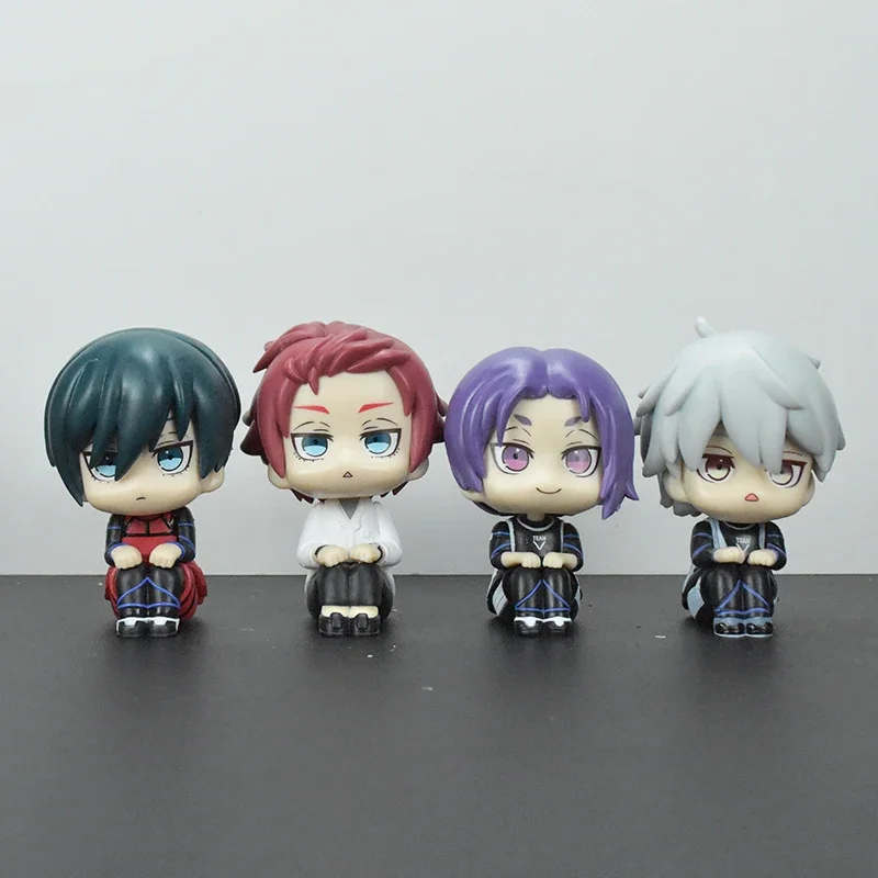 アニメ「ブルーロック」の伊佐木陽一とリンのフィギュアを参照して