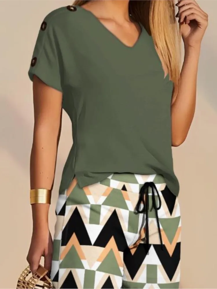 

New Summer Women's V-neck Short-sleeved Comfortable Casual Shorts Set Fashionable Simple Solid Color Top Shorts Two-piece Sets