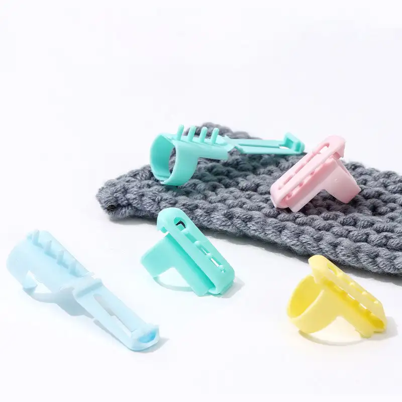 Yarn Guide Finger Holders Knitting Thimble Loop Crochet Ring diy Crafts Sewing Accessories Tool DIY Wear Thread Ring Helper