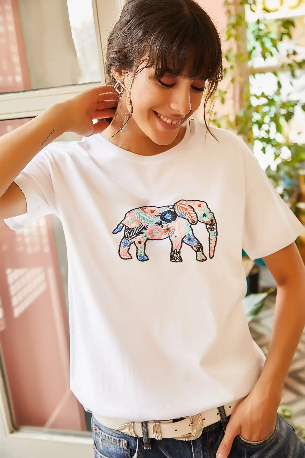 Women's White Elephant Embroidered Tshirt Casual Fashion Items Street Sports Style Wear Spring Summer Dress New Year Combine