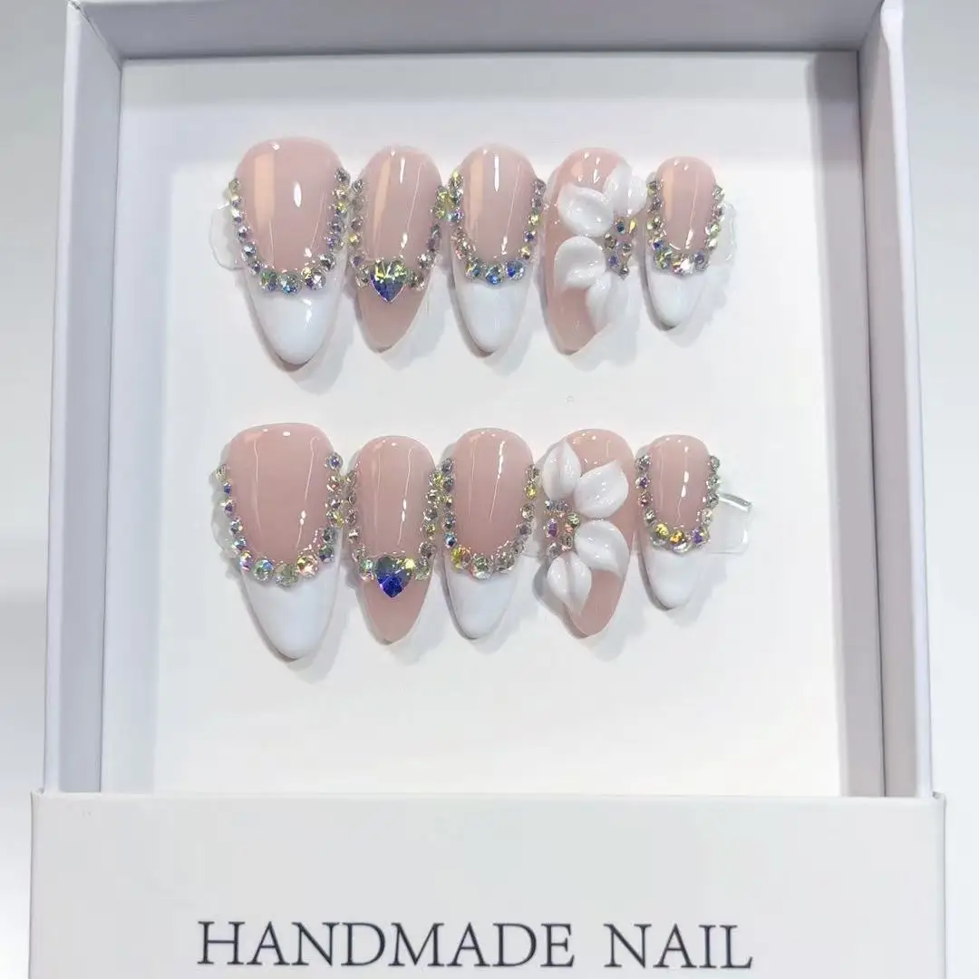 10個の高級感のある優しくエレガントなスタイル、手描きの立体彫刻模様、輝くダイヤモンドパイルの手作りフェイク