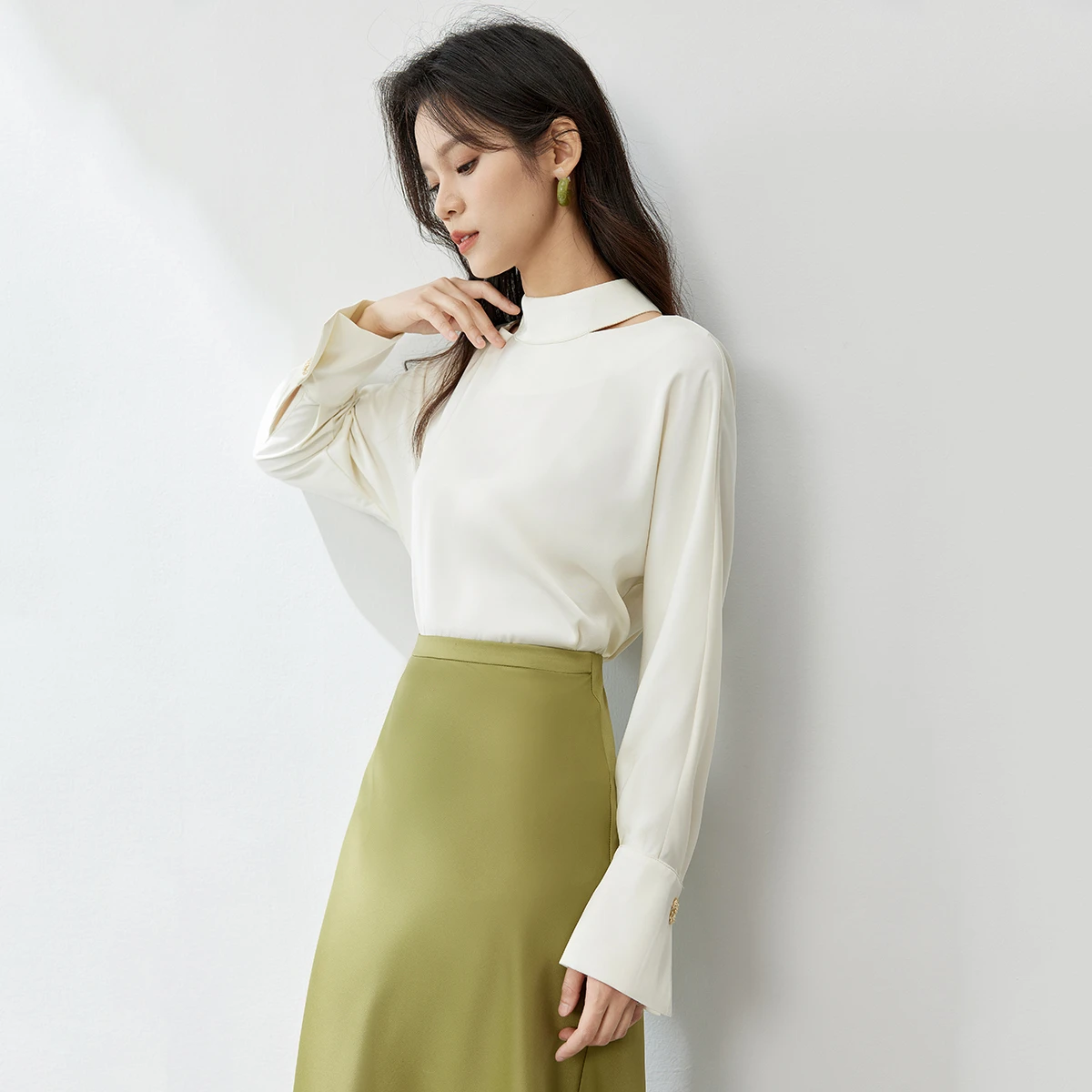 SENTUBILA Women's Temperament Chiffon Shirt 2025 Autumn Commuter Neck Hollow Design Blouse Solid Semi-turtleneck Tops 141V54187X