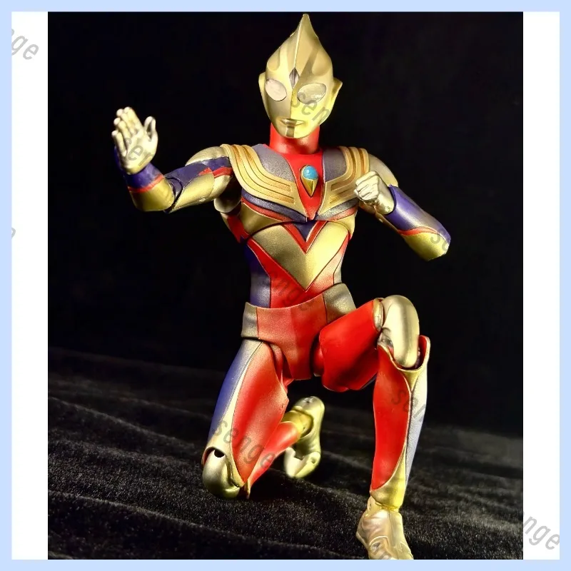

Оригинальная фигурка Bandai SHF Real Bone Sculpture Ultraman Tiga Shining Form Heisei Three Masters Ultimate Form (подарок)
