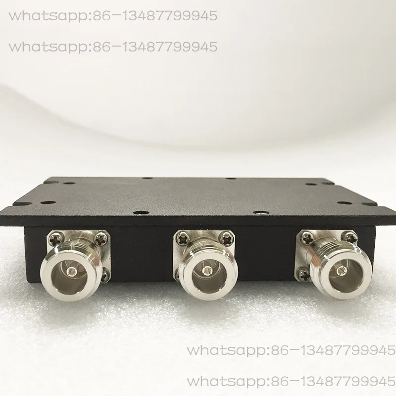 

Делитель мощности - микрополосный тип 1/3 N, головка 698-2700 МГц, включая 800-2500 МГц