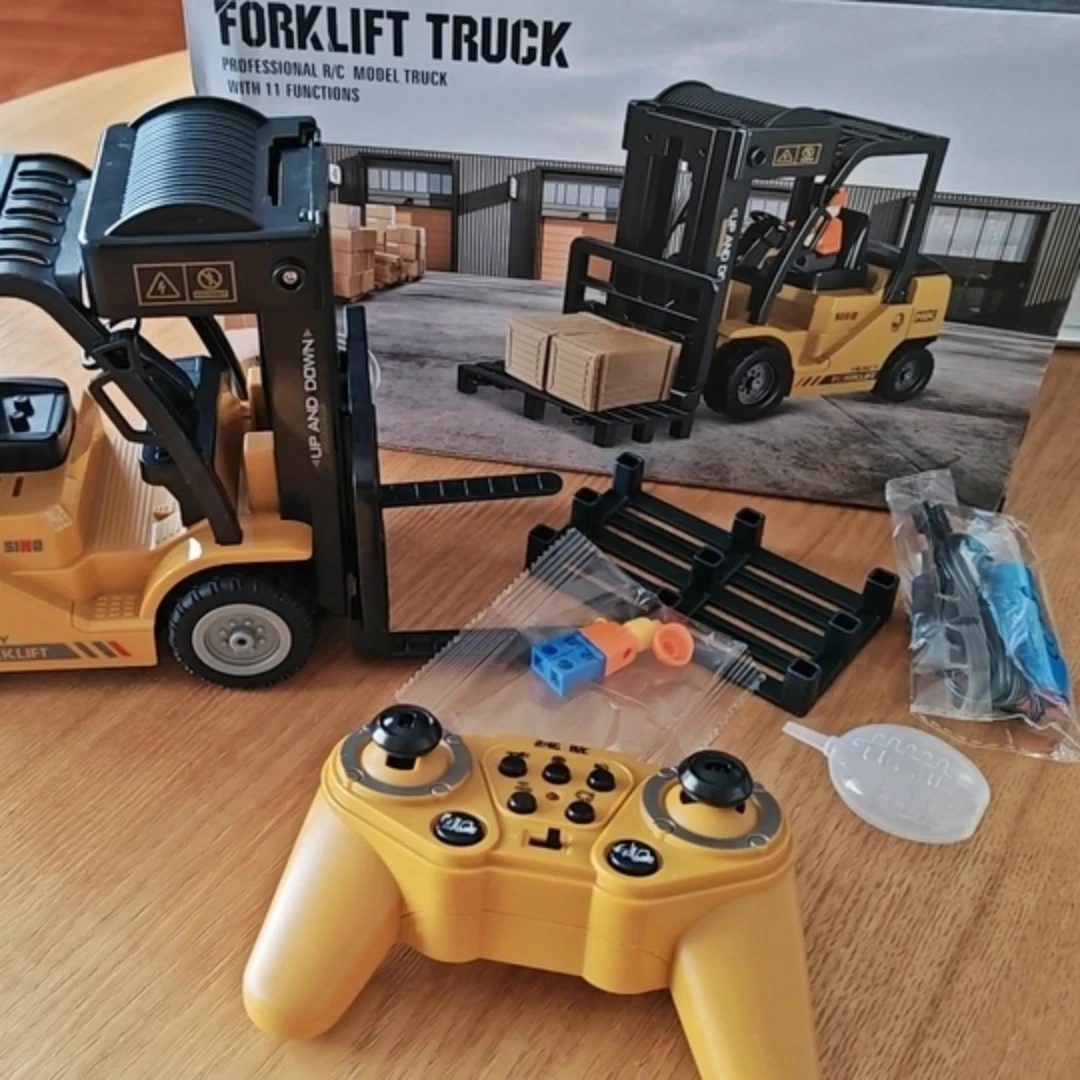 RC Car 4WD High Speed 1/24 Scale Crane Forklift with Light Music Spray RTR Electric Engineering Vehicle Toy for Adults and Kids
