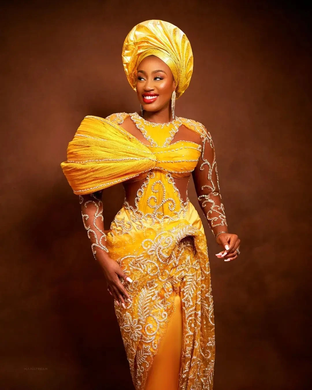 African Asoebi Gold Evening Dresses Women Gorgeous Formal Gowns Long Sleeves Bead Nigerian Wedding Party Dress Illusions Pleated