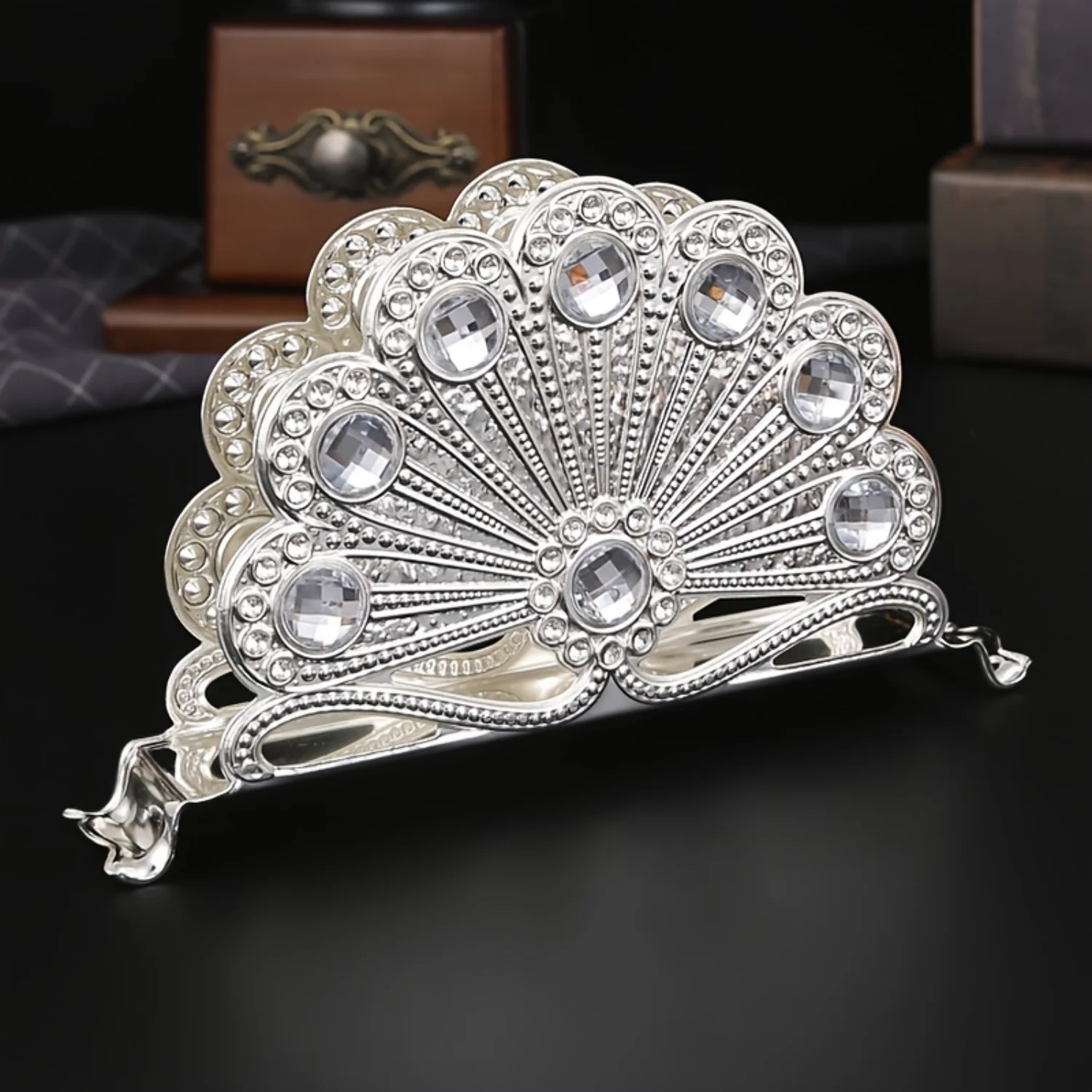 European Design Tissue Dispenser Napkin Holder Retro Metal Rack Kitchen Countertop Dining Table Decoration