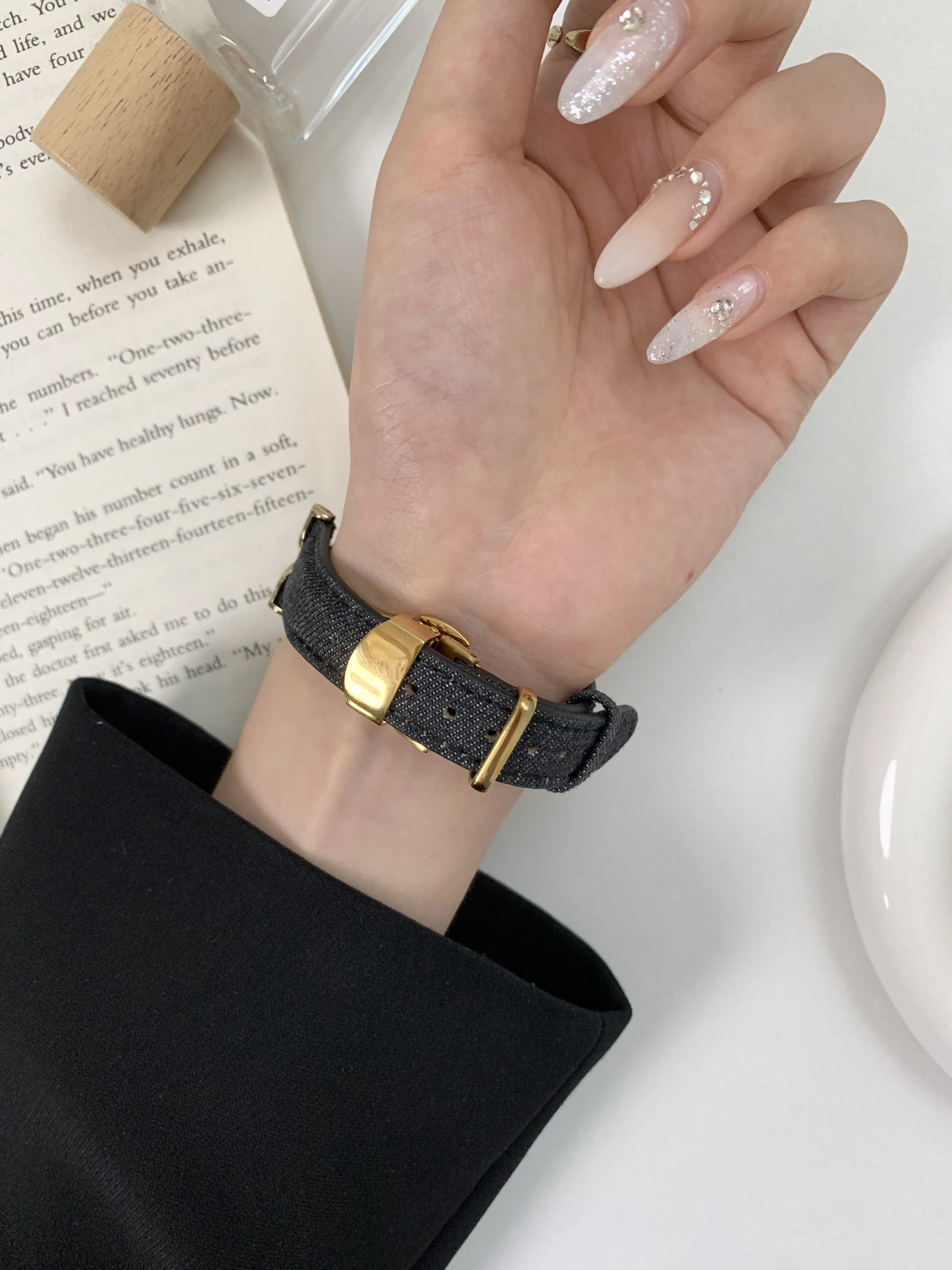 Metal strap for Apple watch band butterfly clasp bracelet chain for iwatch987654321SE Ultra38 40 41 42 44 45 49mm women leather