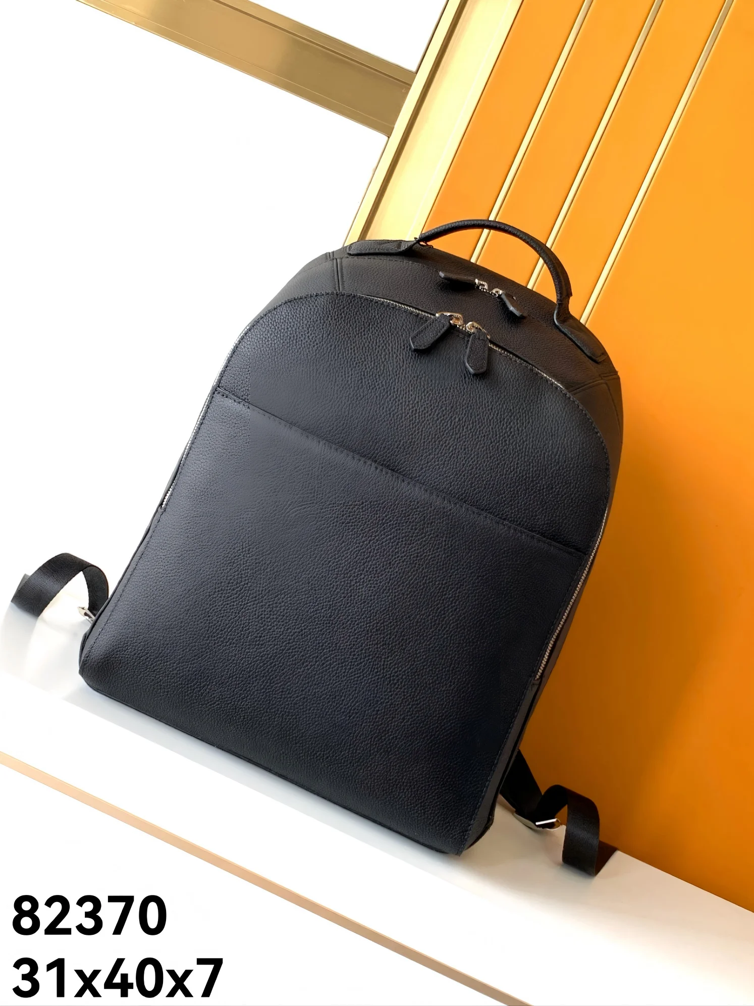 

Bag Men's Top-Grain Leather Backpack, Business & Casual Design, Classic Elegant Travel Pack