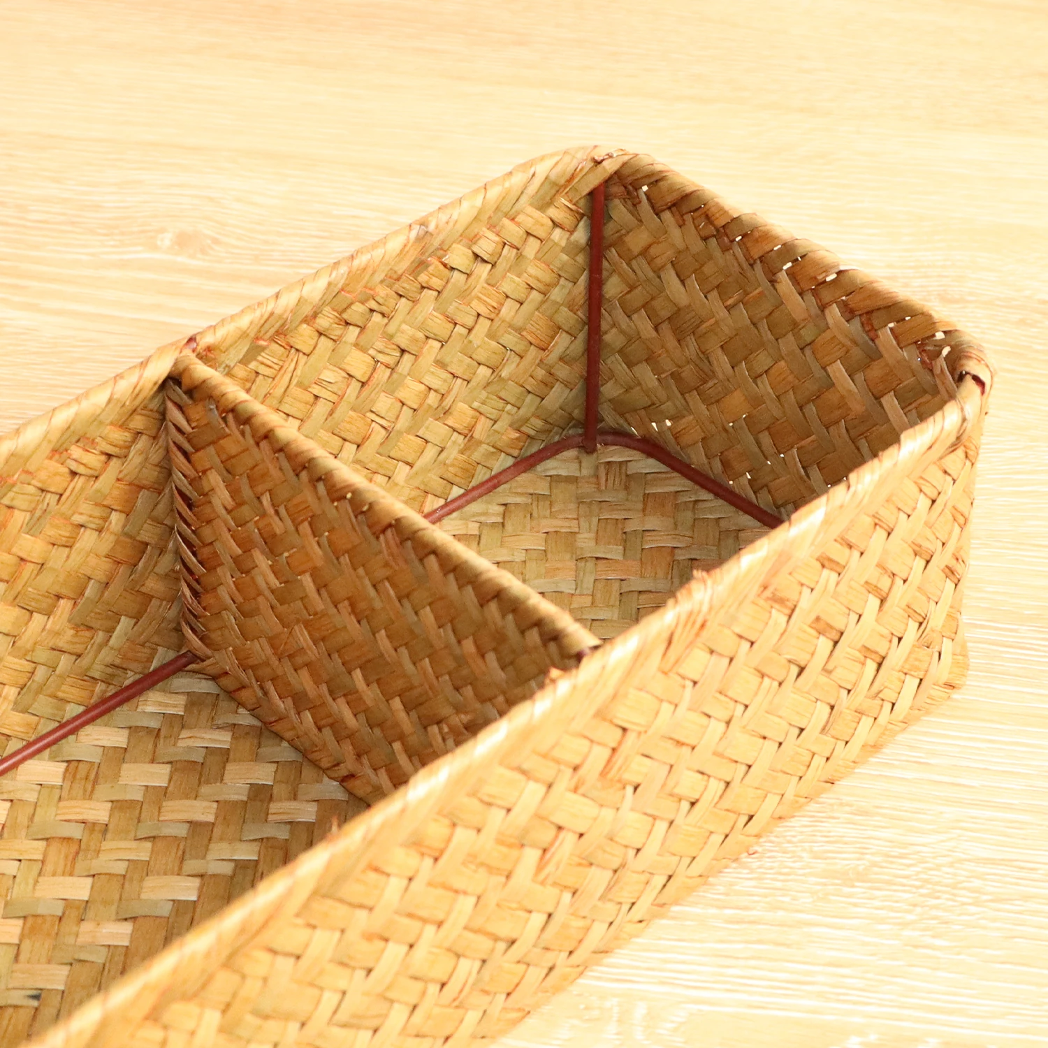 1pc Seagrass Storage Basket 3 grids Rectangular Small Woven Shelf Baskets Desktop storage box, toy snack storage box