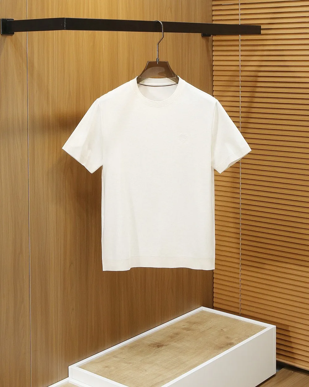 

Итальянская винтажная летняя новинка: легкая роскошная футболка с цветочным принтом из модала и хлопка для мужчин