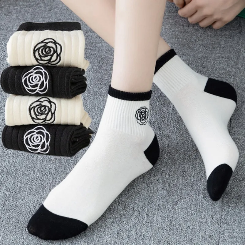 

Japanese Ins Tide Camellia Rose Embroidery Cute Socks for Women Harajuku Black White Socks Simple Casual Cotton Middle Tube Sock