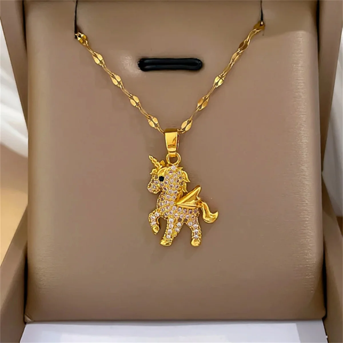 Fashion cute angel pony pendant unicorn necklace ladies light luxury niche European and American clavicle chain pendant gift