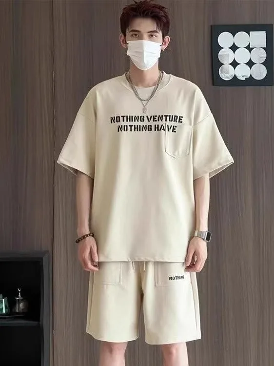 

Повседневный спортивный комплект из футболки и шорт для мужчин: летний модный костюм из двух предметов для молодежи, стильный и современный образ