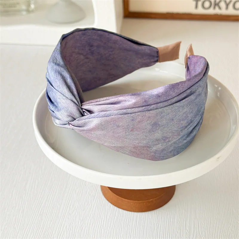 Headband Satin Lukisan Minyak Wanita Korea yang Laris Manis, Model Retro Unik, Lebar, Warna Gradasi Halation