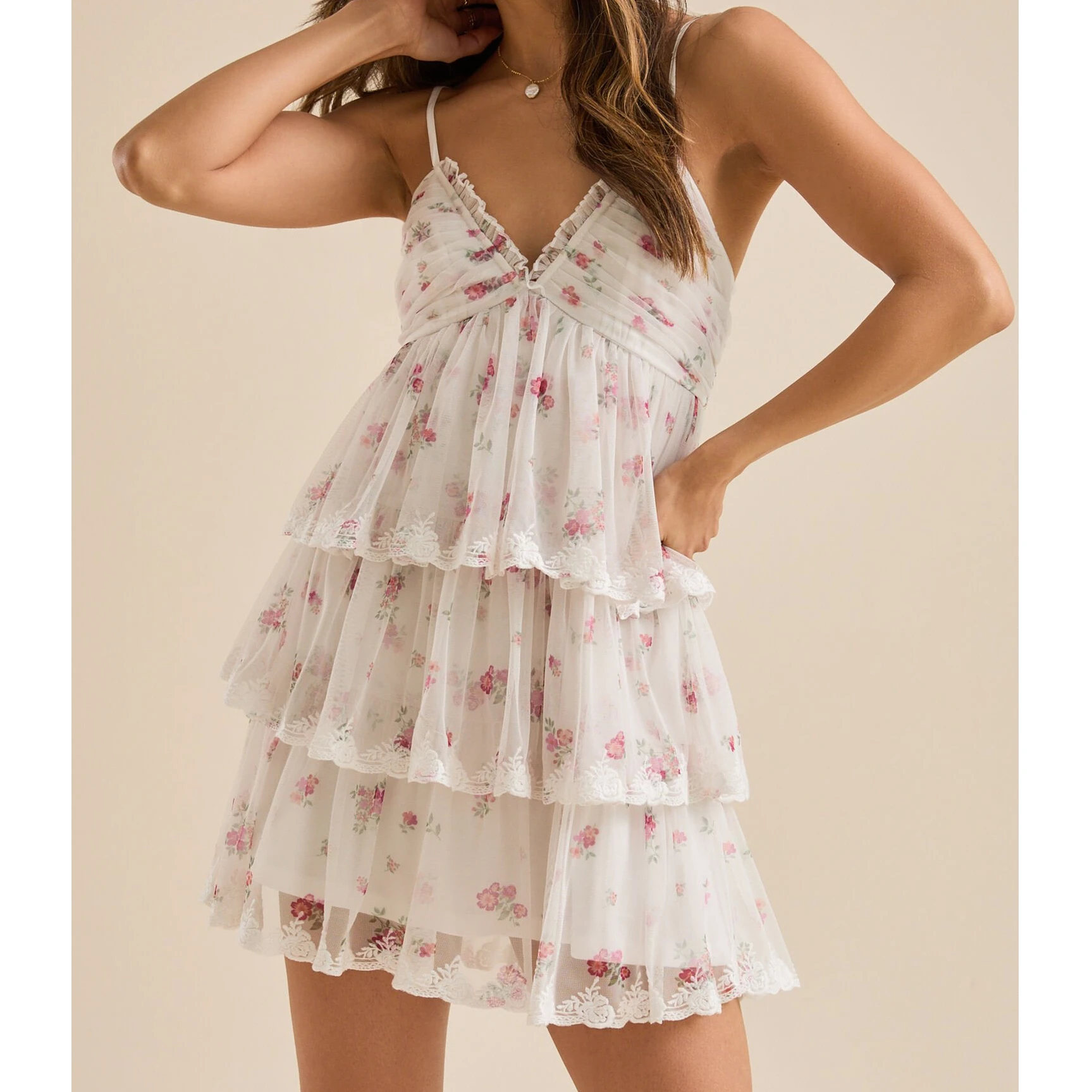 Mini abito floreale a strati da donna Una linea elegante con stampa a strati in rete con volant a strati con scollo a V e cinturino per spaghetti per l'estate
