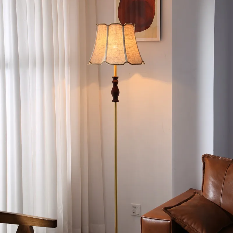 All-copper American floor lamp, modern Nordic retro European simple medieval vertical table lamp, living room floor lamp