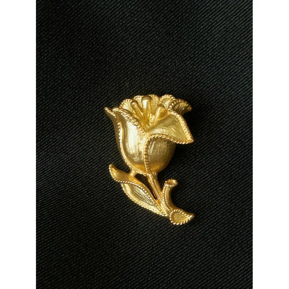 

Vintage Rose Flowers Brooch for Women Delicate Fashion Accessory Elegant Pin for Clothing Decoration