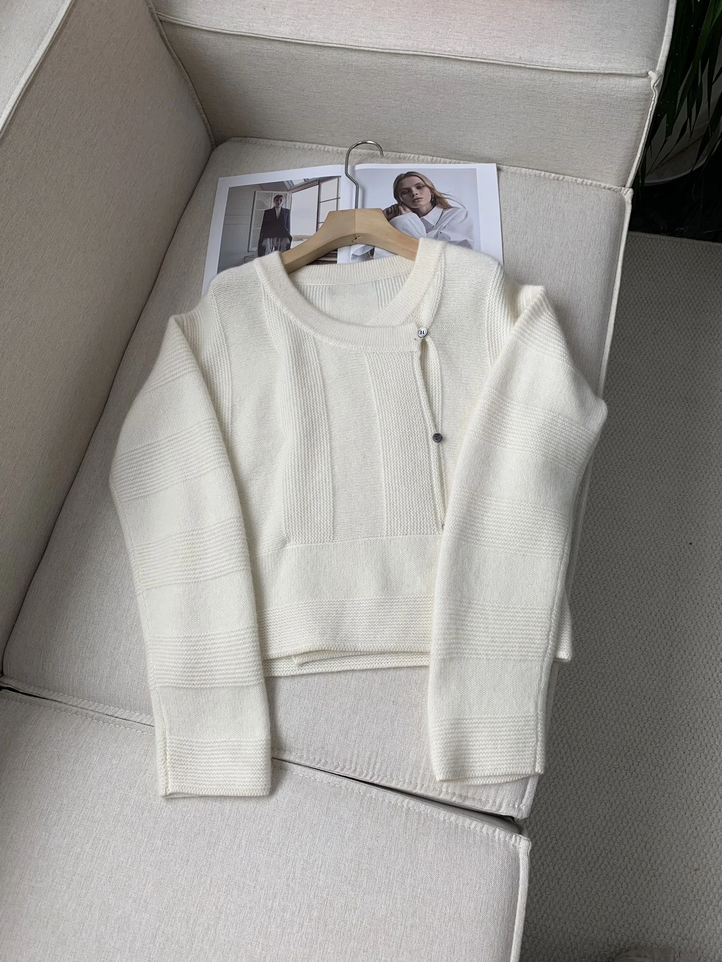 2024 Early Autumn New Fashion Elegant Temperament Side Buckle Cashmere Short Jacket Women