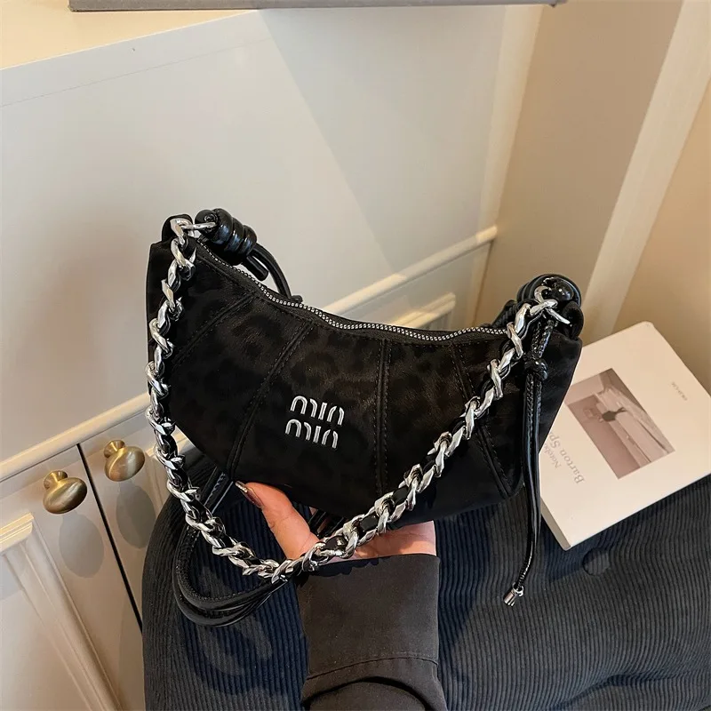 

Роскошная женская сумка через плечо из кожи премиум-класса с элегантным прикосновением от популярного дизайнерского бренда