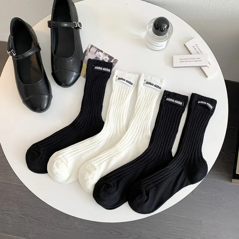 

New Sweet Sport Threaded Socks Letter Versatile White/black Middle Tube Socks Trendy Hot Selling Breathable Cotton Hosiey