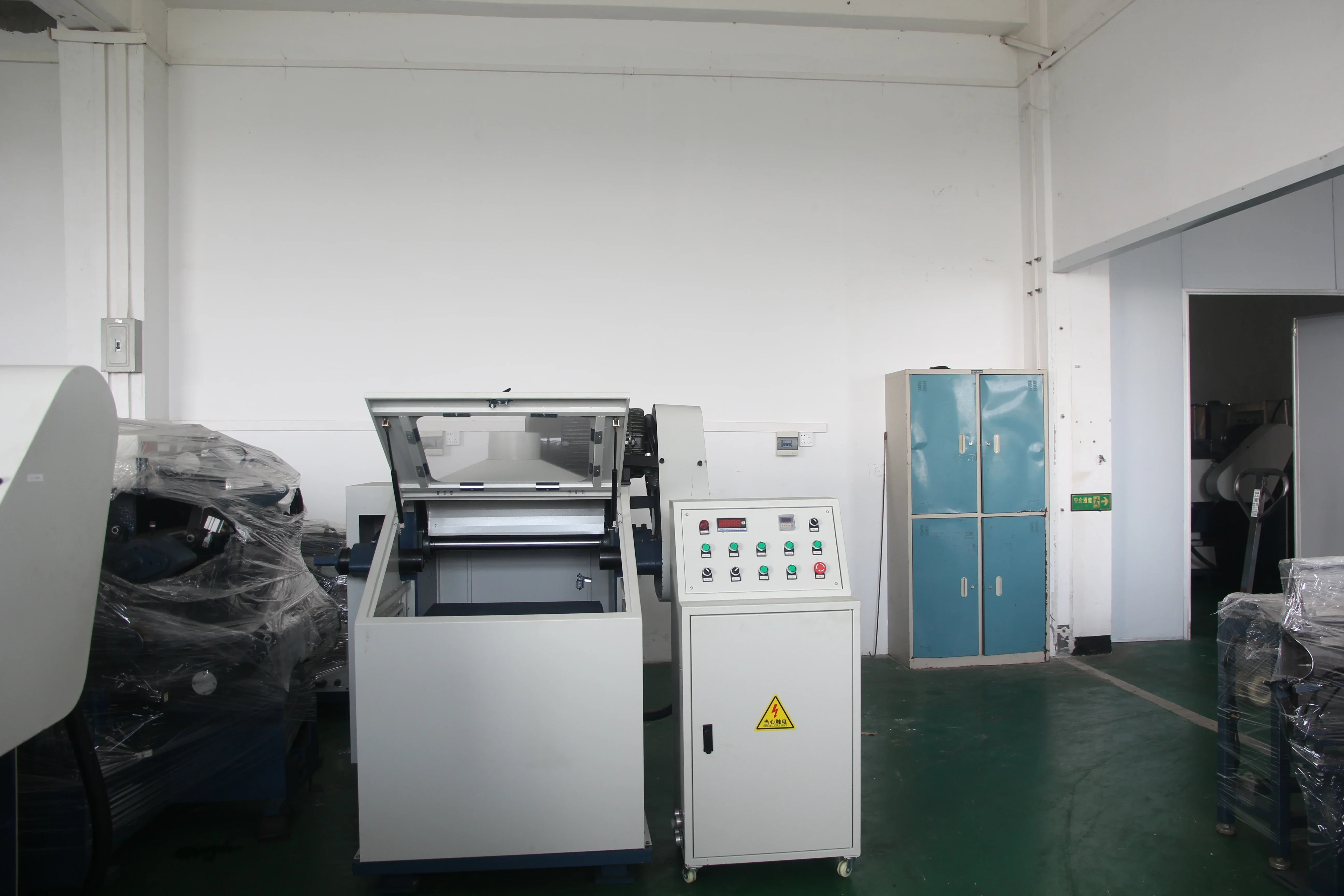 Lucidatrice industriale per metalli, strumento efficiente e affidabile per una finitura liscia