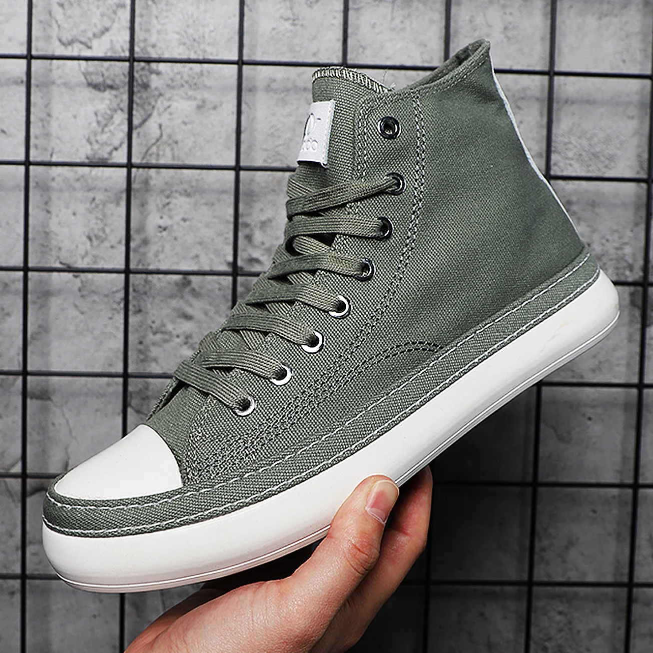 Scarpe di tela alte da uomo primavera autunno stagione nuove scarpe da tavola versatili moda Casual traspiranti scarpe sportive classiche alla moda