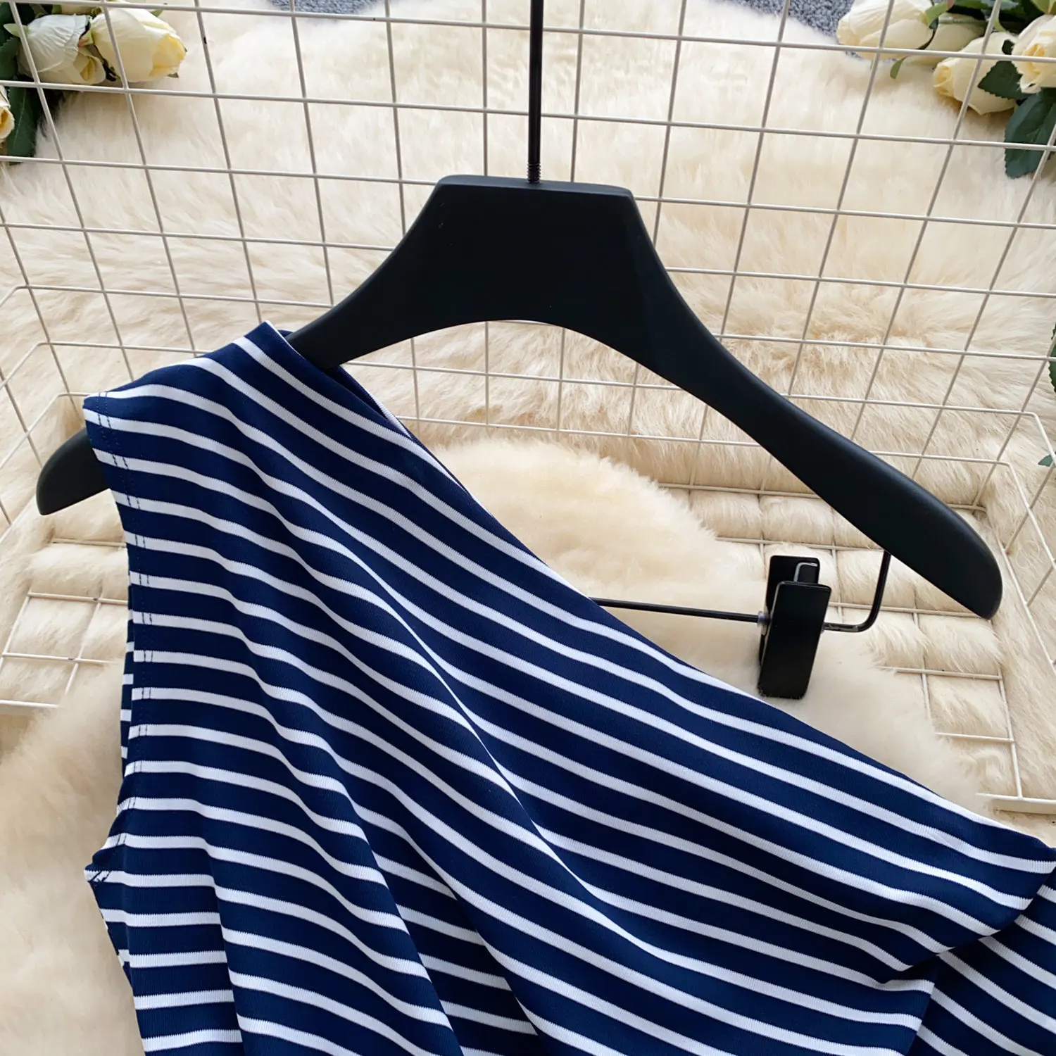 Skew Sleeveless T-shirt for Women 2026 Summer New Sensually Innocent Look Pullover Tops Personalized Stripe Thin Slim Tees
