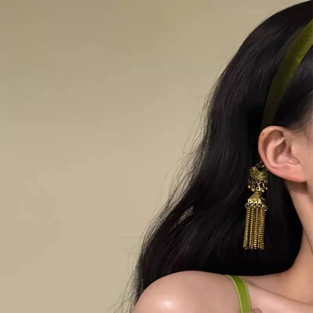 

Elegant Alloy Bell Tassel Hairband Flocking Shiny Vintage Hair Hoop Jewelry Fake Earrings Ethnic Style Headband Women