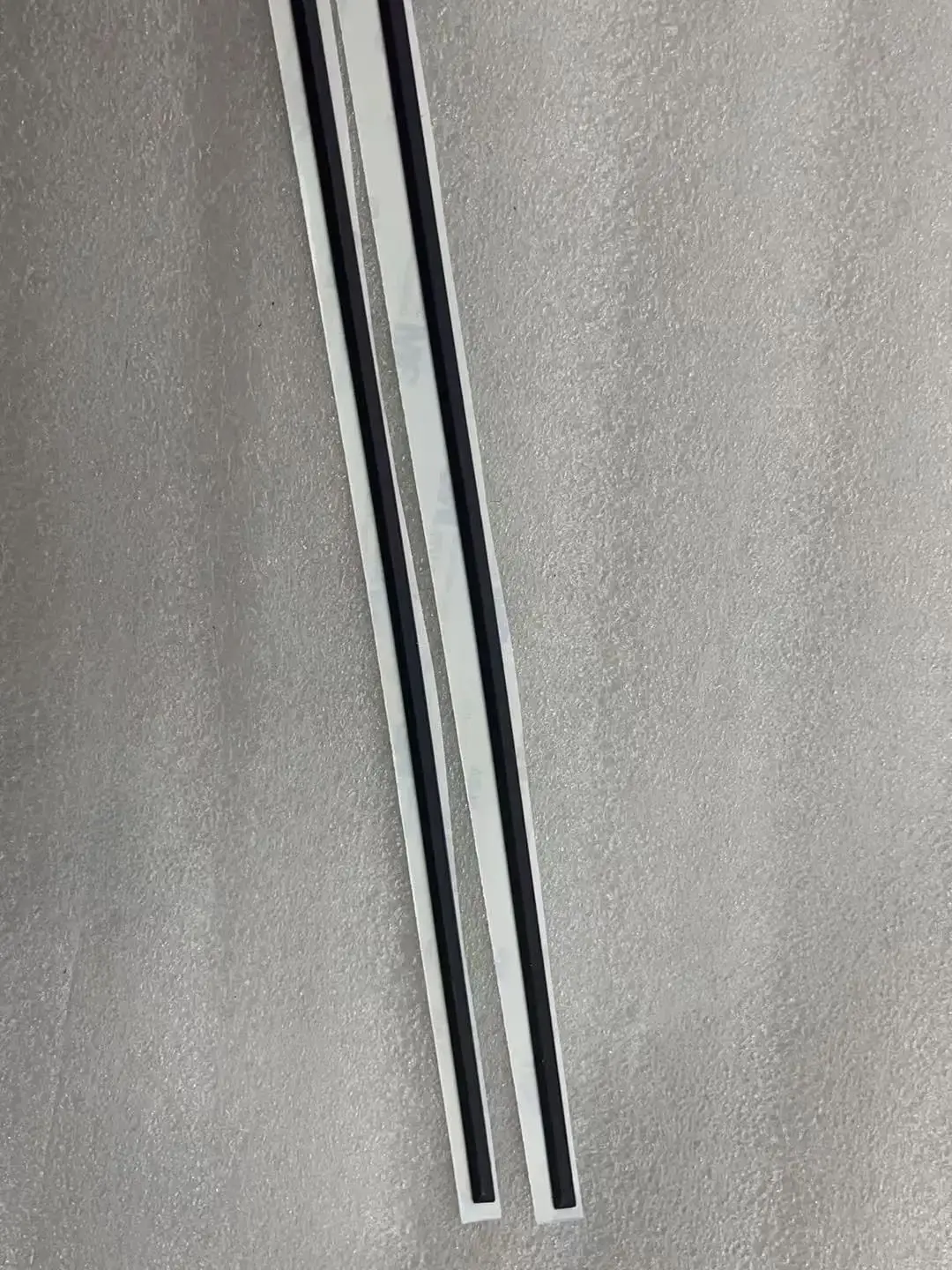 1 Zestaw Gumowych Podkładek Pod Dolną Obudową Laptopa DO HP Spectre X360 13-AP TPN-Q212 270mmx5mm Czarno-Niebieskie Podkładki Pod Nóżki z Taśmą Dwustronną — zdjęcie produktu 6