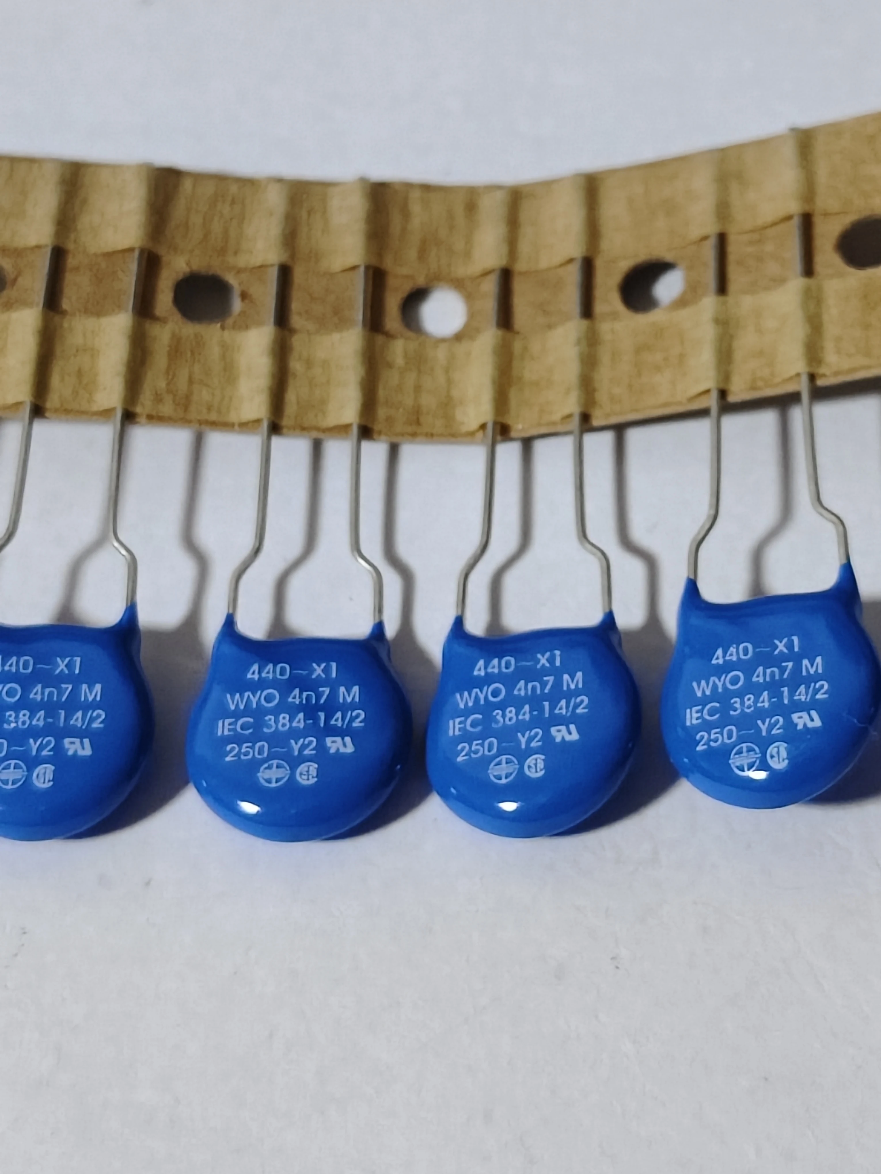 5 шт. 440-X1 WYO 4n7 M 250-Y2 440 В 250 В WYO472M